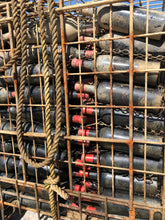 Charger l'image dans la galerie, Coffret "Bercés par la marée" Vieux Château Gachet 2016 - 2 bouteilles Lalande de Pomerol AOP (Immergée et Classique) - Chateaux G. ARPIN
